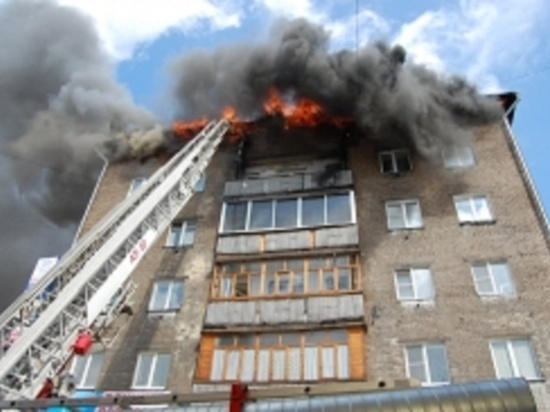 В Орске из-за пожара в многоквартирном доме эвакуировали 10 человек