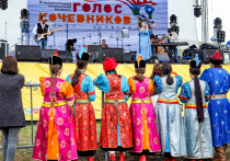 Как сообщил официальный сайт министерства культуры Бурятии, по предварительным данным, юбилейный фестиваль «Голос кочевников» посетило более 10 тысяч человек, что есть безусловный рекорд