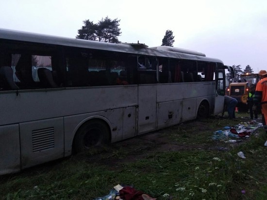 Автобус с пассажирами перевернулся в Тверской области из-за уснувшего водителя