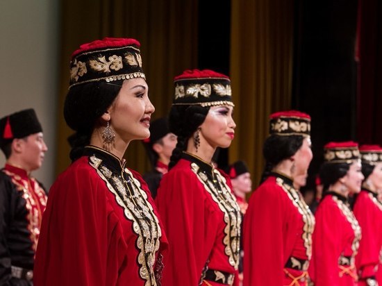 Танцоры из Калмыкии собираются покорить Францию Танцоры из Калмыкии собираются покорить Францию