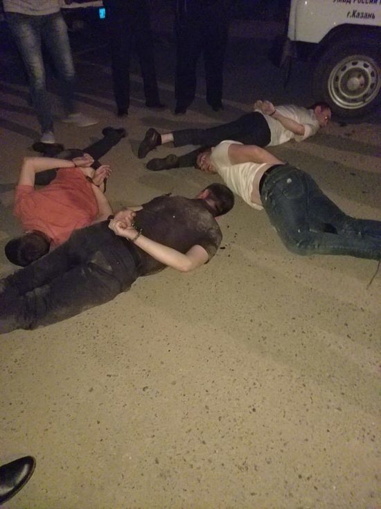 Нападение на полицейских в Казани, во время которого произошла стрельба, попало на видео