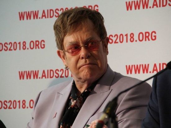 Элтон Джон окажет поддержу кузбасским геям и наркоманам в борьбе со СПИДом
