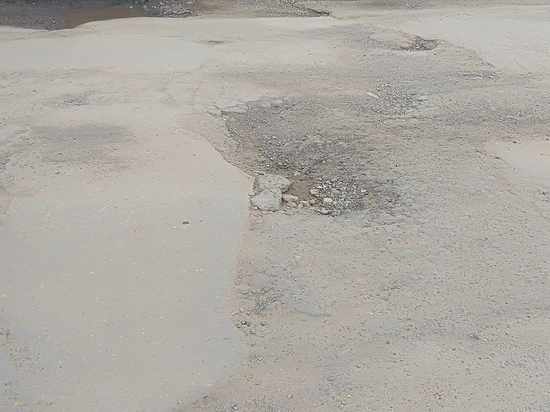Барнаульцы жалуются на «исчезнувший» ямочный ремонт дороги