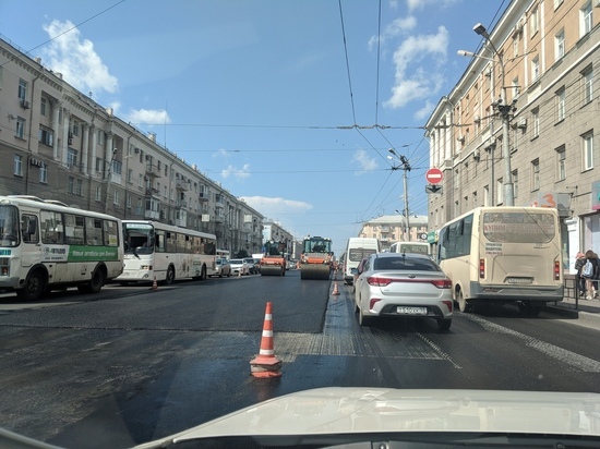 Ремонт проспекта Маркса почти остановил движение в центре Омска