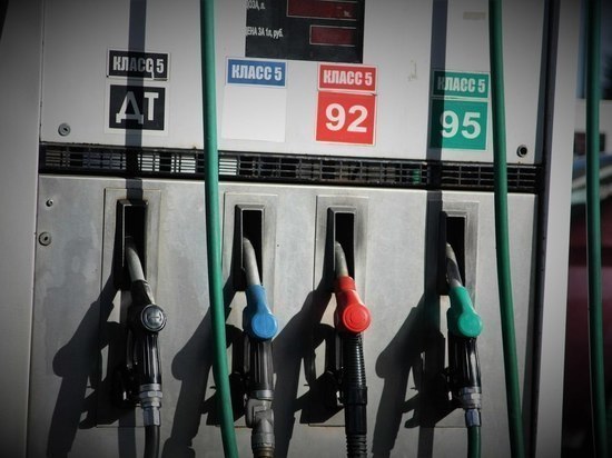 Цены на бензин продолжили расти в Карелии