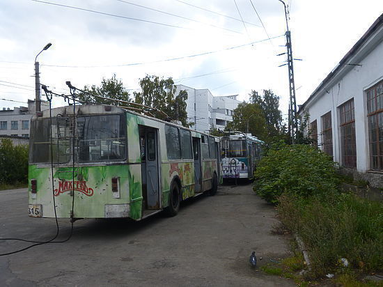 Приставы арестовали пять петрозаводских троллейбусов