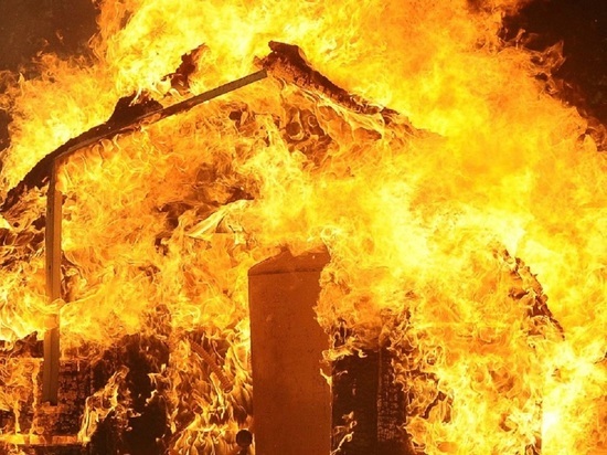 Сегодня под Котласом сгорел жилой дом