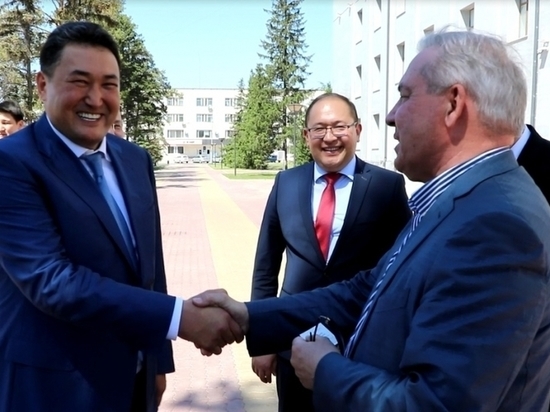 Экс-губернатор Омской области стал почетным гражданином в Казахстане