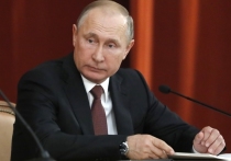 Президент РФ Владимир Путин на пресс-конференции по итогам саммита БРИКС в ЮАР в Йоханнесбурге раскритиковал введенные США ограничения на расчеты в долларах
