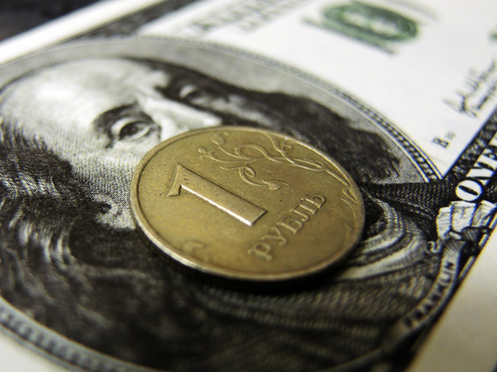 До конца года доллар подорожает на 10–15%