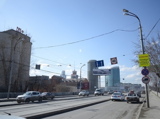 В Екатеринбурге продлили ремонт дороги в районе Макаровского моста