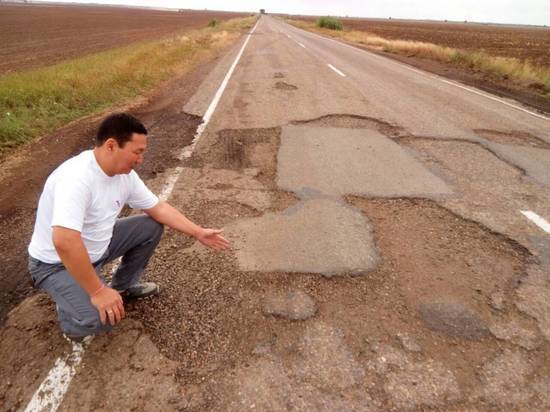 В Калмыкии активисты ОНФ проверили дороги в Яшалтинском районе