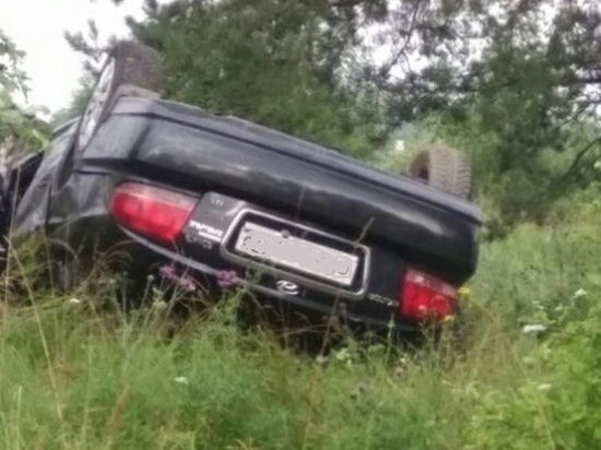 Под Тверью перевернулся автомобиль: водитель получил тяжёлые травмы