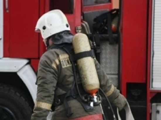Огонь уничтожил баню и кровлю дома в селе Казанка  Шарлыкского района