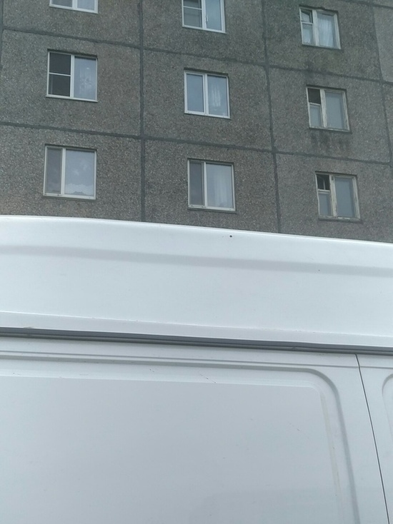В Конаково Тверской области мужчина выпал из окна многоэтажки