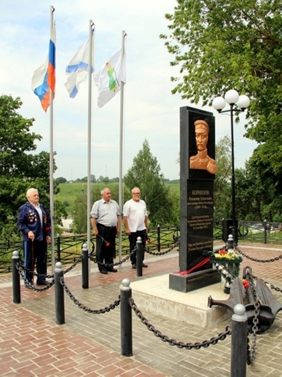 В Старице торжественно открыли сквер в память вице-адмирала Корнилова
