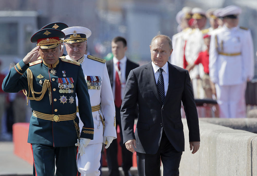 Путин посетил парад ВМФ: зрелищные фото из Петербурга