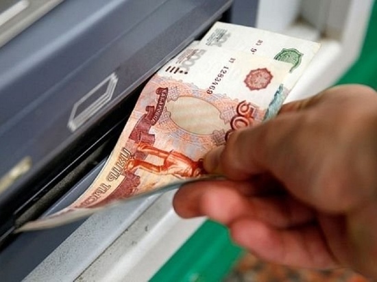 В Соль-Илецке мужчина стащил из банкомата 15000 рублей