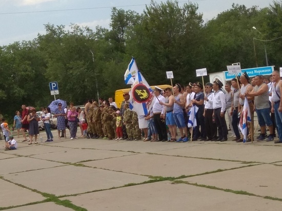 День ВМФ объединил около 100 жителей Калмыкии