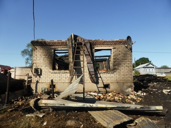 Два соседних жилых дома сгорели в Чувашии