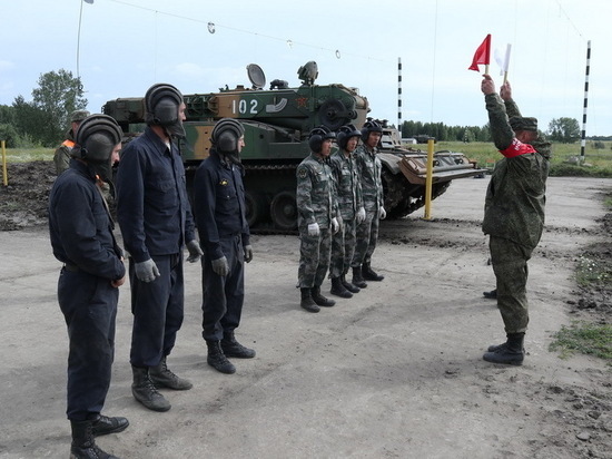 Россияне победили в гонке на бронемашинах в Омске