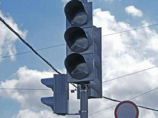 В Твери отключили светофор на большом перекрёстке в центре города