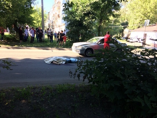 В Барнауле автоледи насмерть сбила пенсионерку и покалечила ребенка