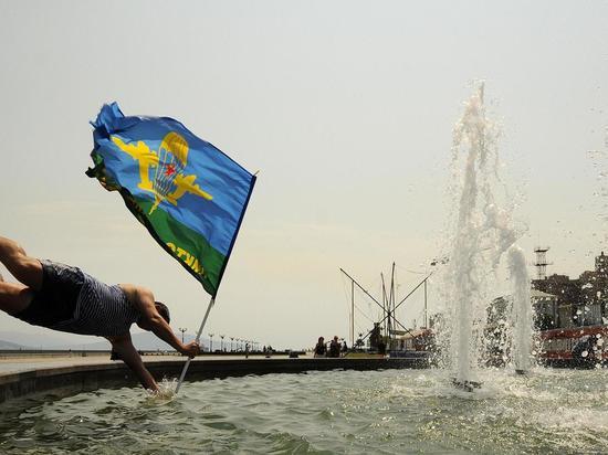 Заплывы в тельняшках: в Оренбурге не станут отключать фонтаны в День ВДВ