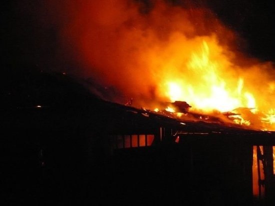 Два человека погибли в ночном пожаре в Тверской области