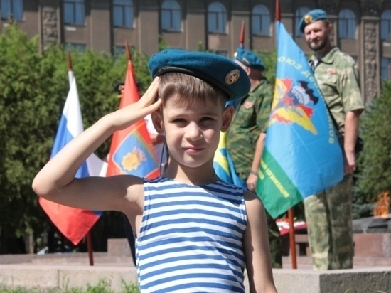На День ВДВ в Волгограде собралось несколько поколений десантников