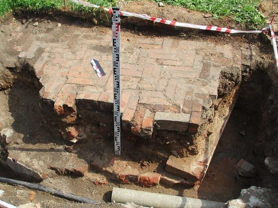 Археологи рассказали, в чем уникальность найденного в Москве фундамента храма