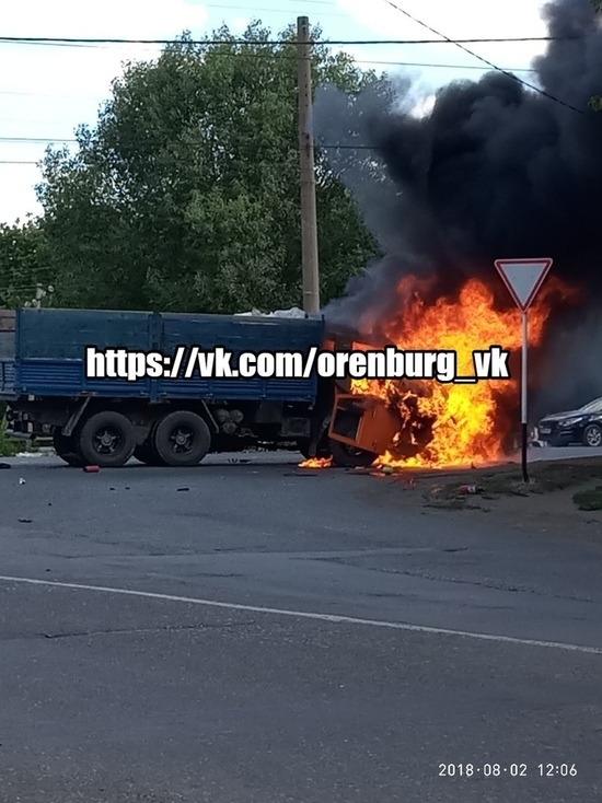 Соцсети: в Оренбурге в результате ДТП  заживо сгорели люди