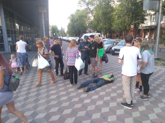 Мужчина в центре Петрозаводска разбил незнакомцу голову, но сам был нокаутирован