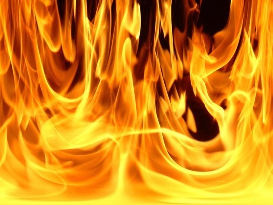 В Бузулуке из-за поджога сгорели рекламные щиты