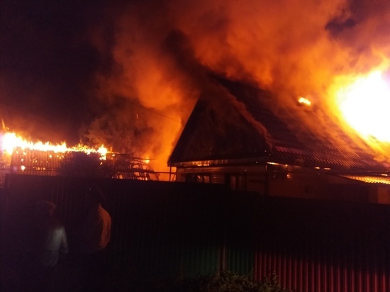 Смертельный пожар в Кувандыке: МЧС утверждает, что погибших нет