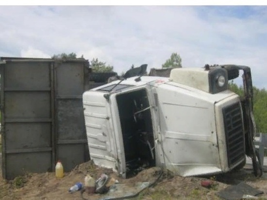 Водители двух грузовиков и двух легковушек пострадали в ДТП в Карелии