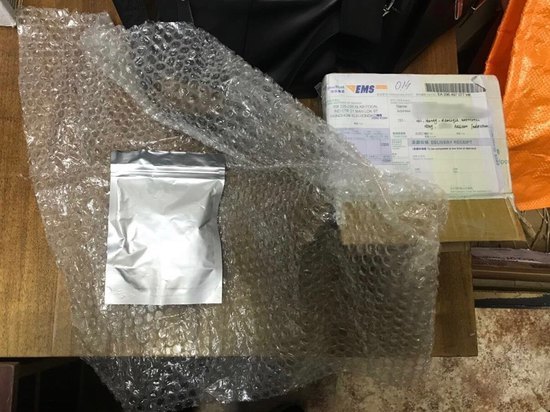 Посылку с наркотиками из Гонконга изъяли таможенники Югры