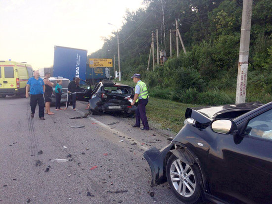 Три автомобиля столкнулись на автодороге «Дон» в Тульской области