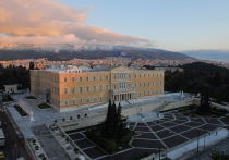 Источник в правительственных кругах Греции назвал ответные действия Москвы на высылку российских дипломатов из Афин вполне равнозначной и адекватной
