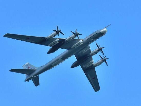 Сегодня над Казанью совершили тренировочные полеты ТУ-160 и ТУ-95 МС