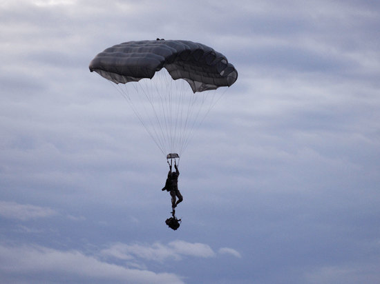 Во время сборов в Тамбовской области разведчики прыгнули с парашютом более 1500 раз
