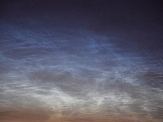 В небе над Петербургом заметили серебристые облака