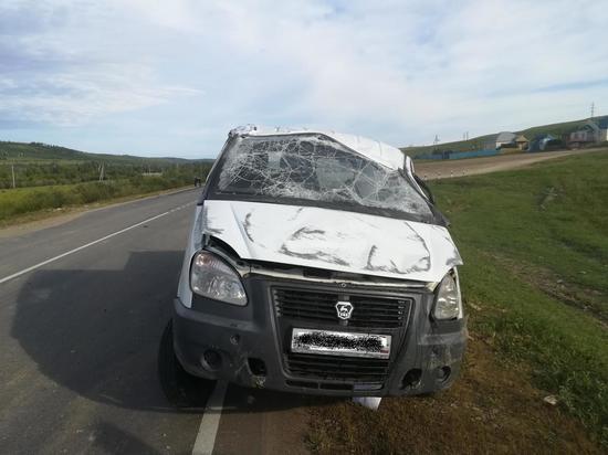 На трассе «Чита-Забайкальск» у водителя автомобиля «Газ» лопнуло колесо, что стало причиной серьезного ДТП