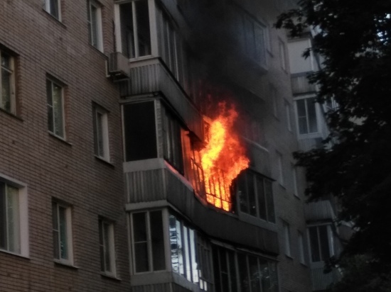 Дым с горящего балкона перекрыл кислород жителям трех этажей в Обнинске
