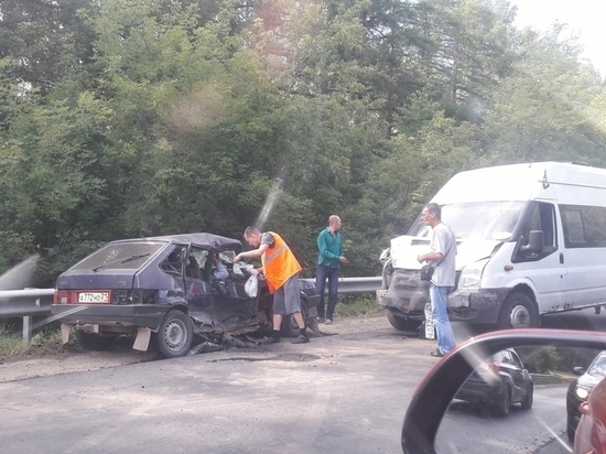 Два человека пострадали в ДТП с маршруткой в Чебоксарах