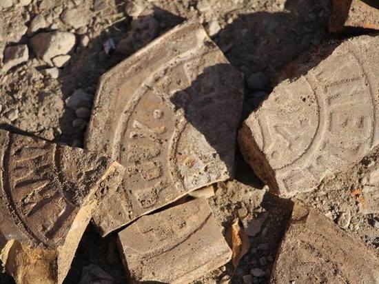 При раскопках в музее в Туле найден подвал с уникальной плиткой