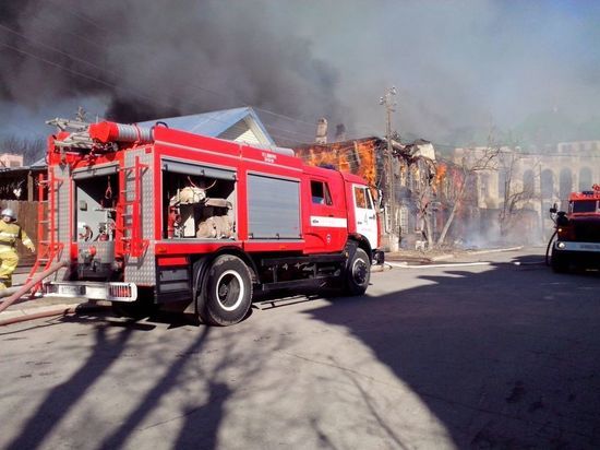 В центре Астрахани сгорел жилой дом