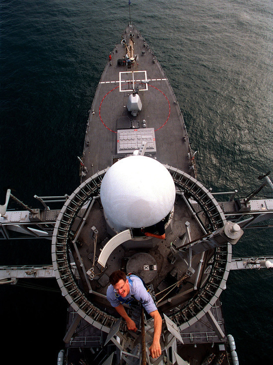 Американский военный корабль USS Carney вошел в Черное море Американский военный корабль USS Carney вошел в Черное море