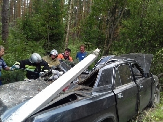 Столкновение со столбом привело к смерти: водитель "Волги" погиб в Кирове