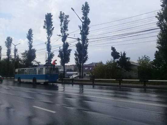 Шесть маршрутов троллейбусов встали из-за грозы в Калуге